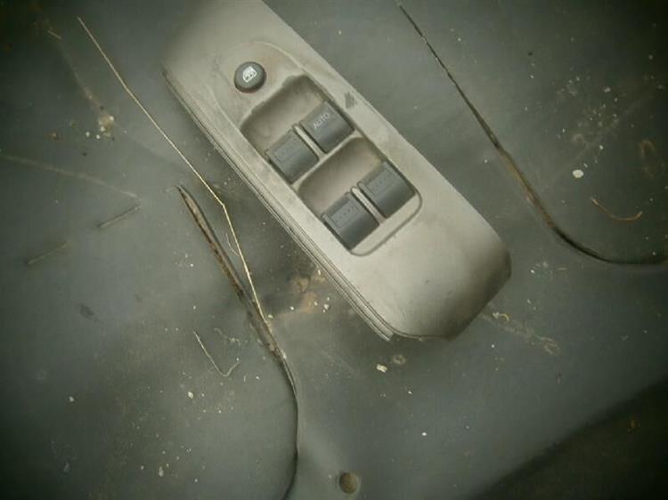 Блок упр. стеклоподъемниками Хонда Фит в Бердске 75001
